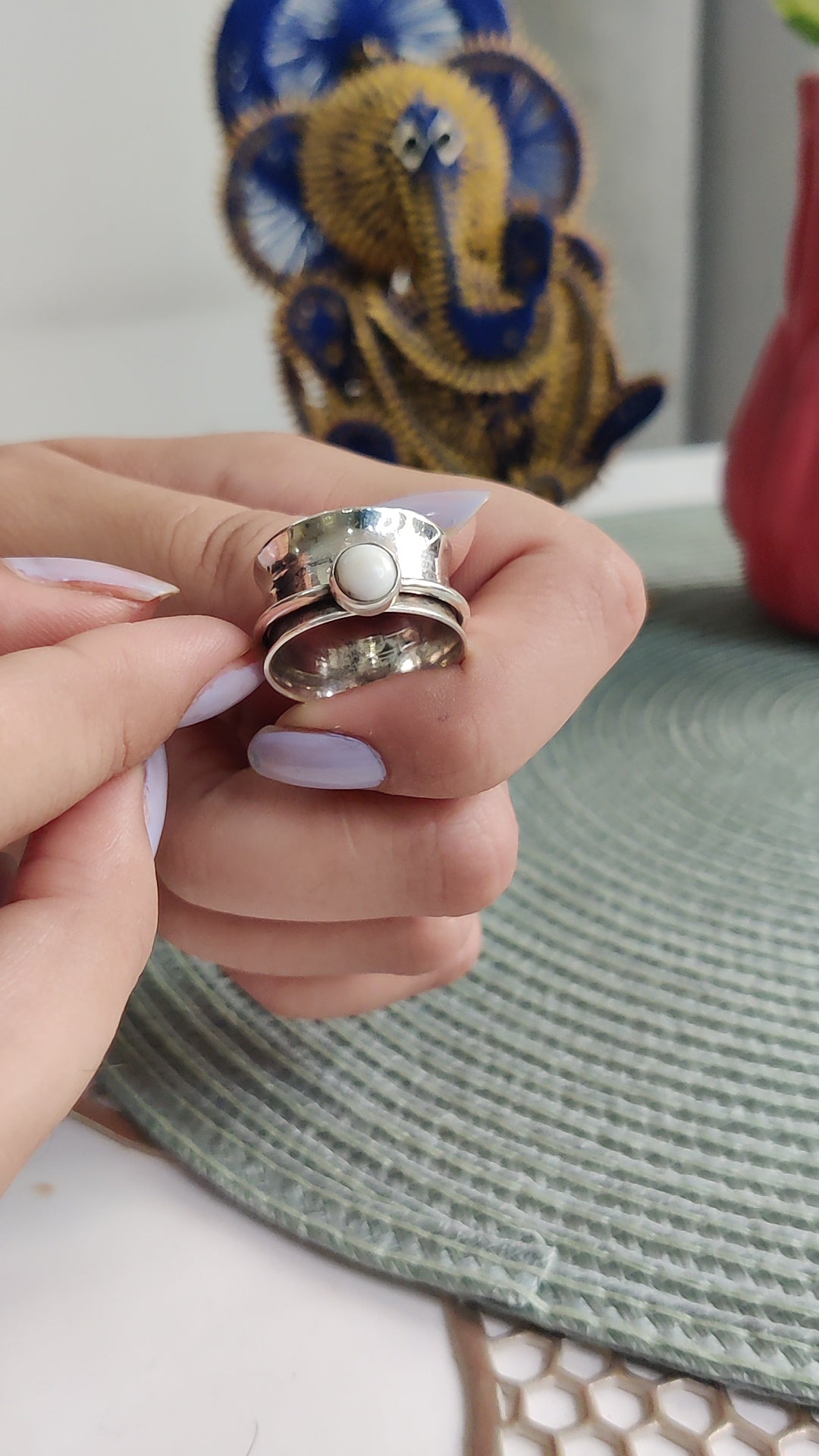 Rotating Pearl Band