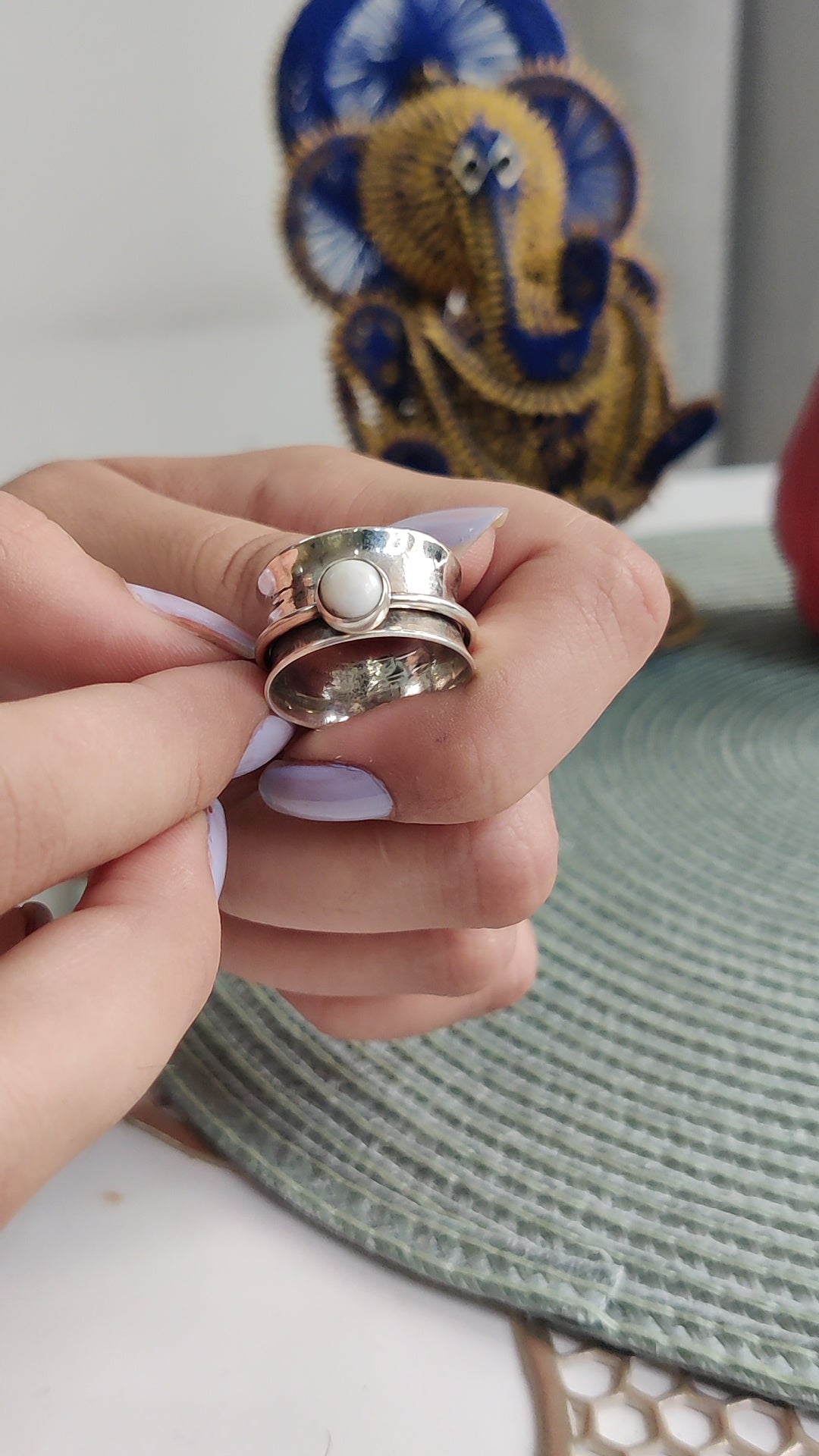 Rotating Pearl Band