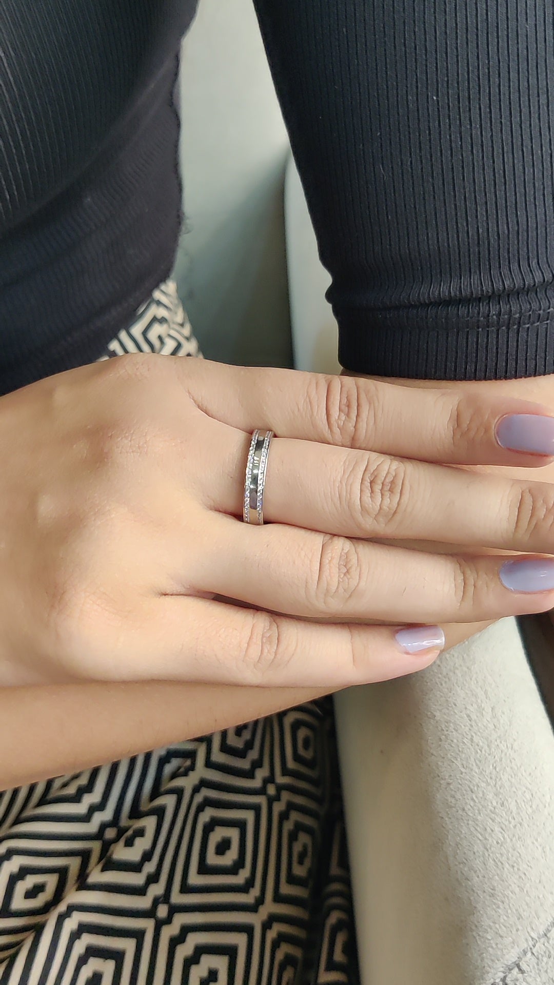 Silver Shiny Band Ring with Zircon