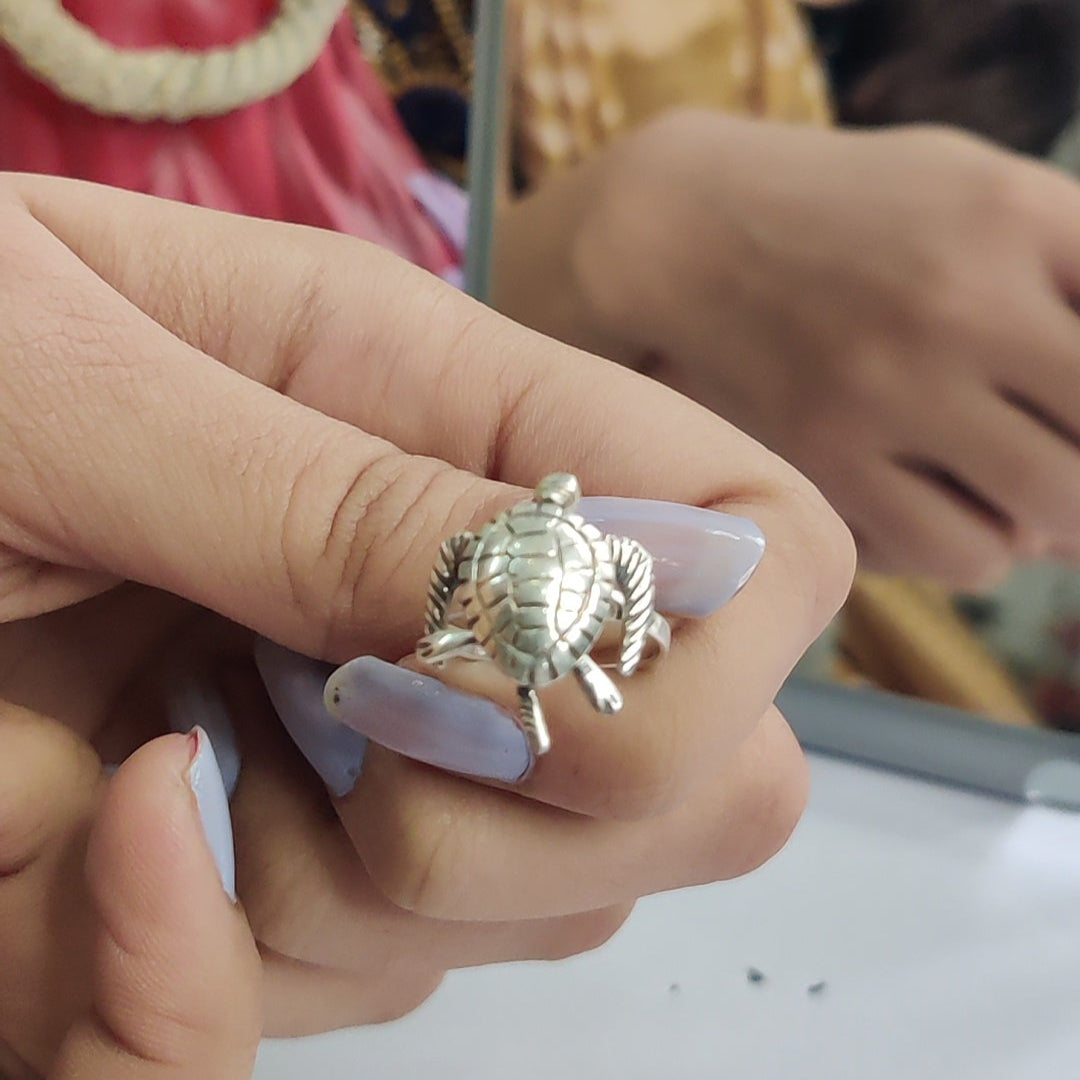 Moving Turtle Ring