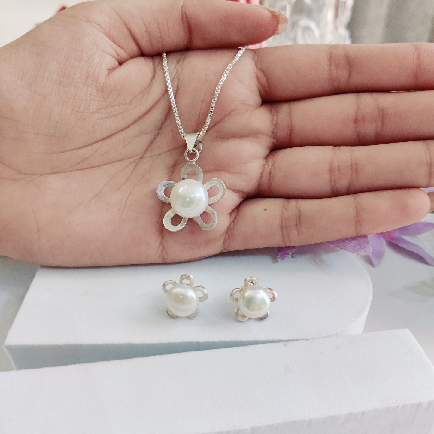 Mate Silver Floral Pearl Designer Pendant Set