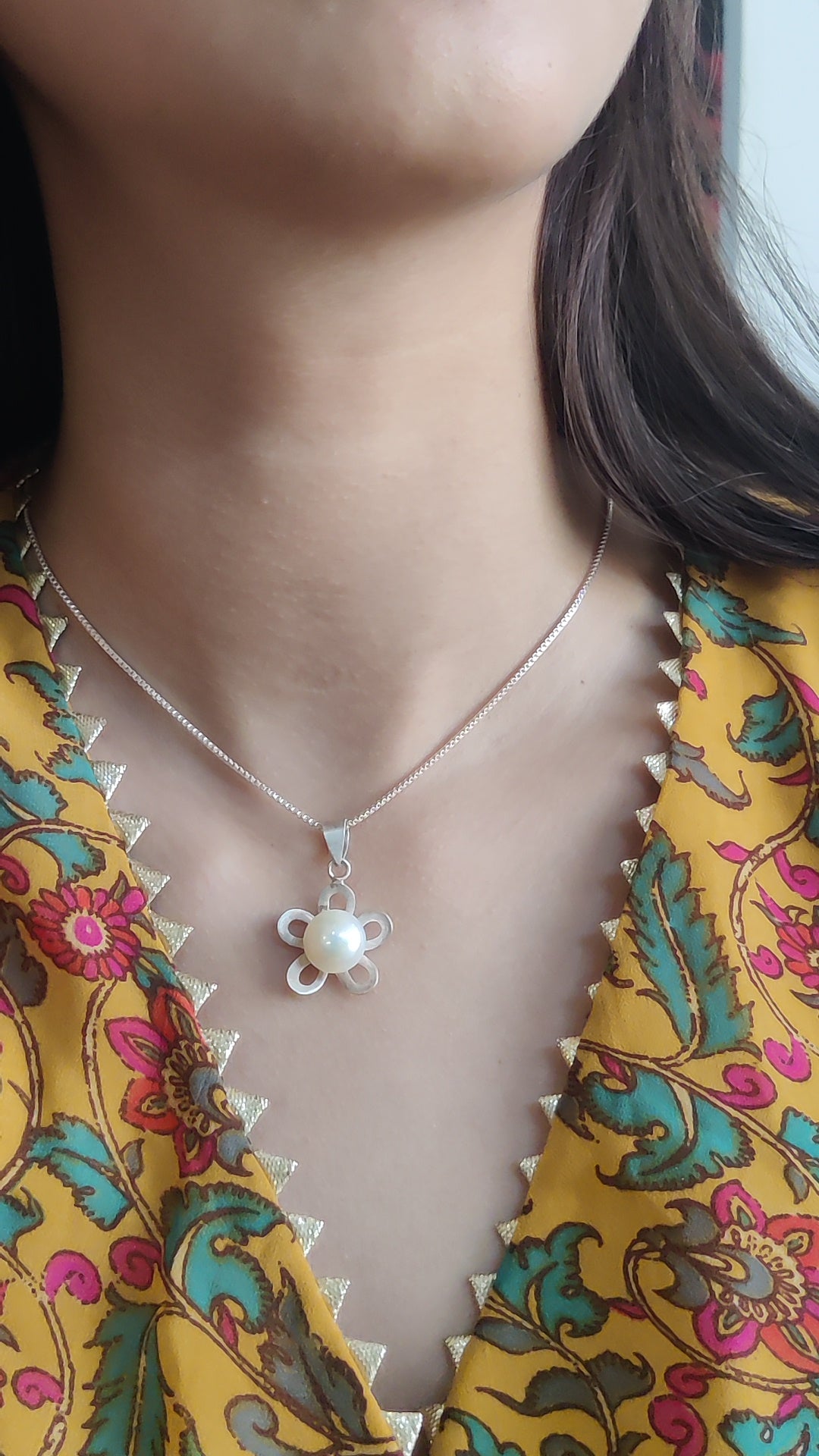 Mate Silver Floral Pearl Designer Pendant Set
