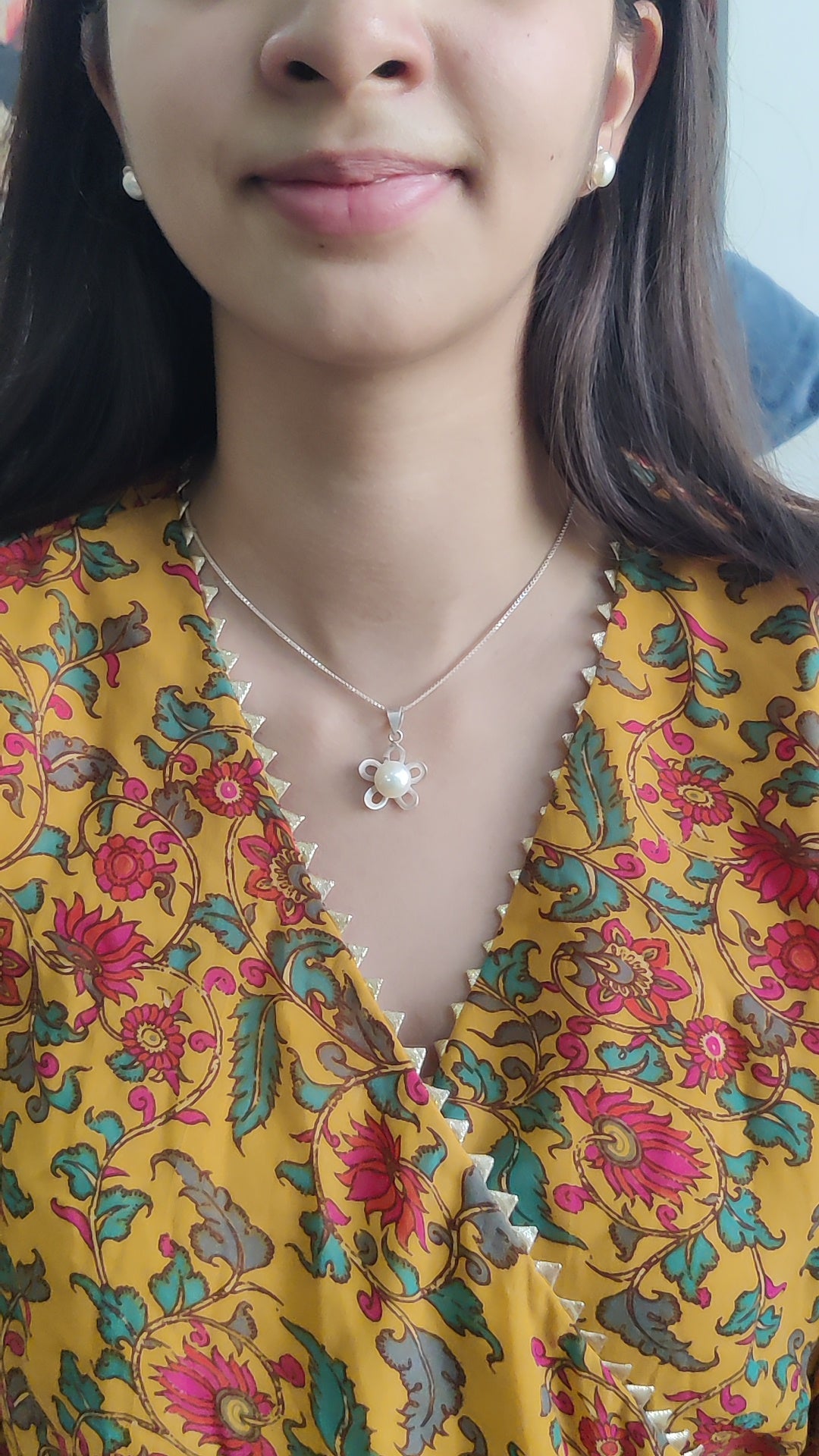 Mate Silver Floral Pearl Designer Pendant Set