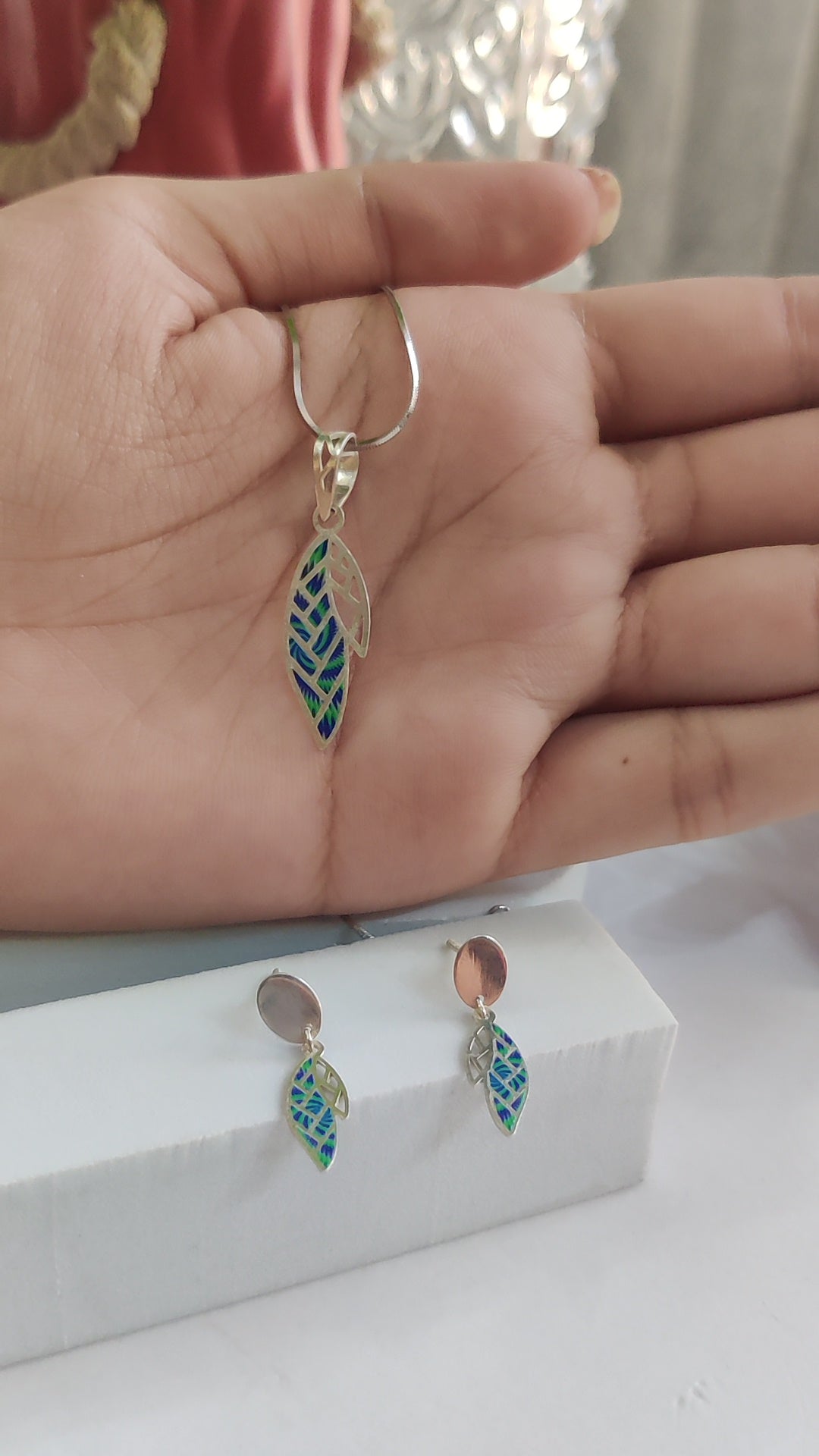 Laser-Cut Enameled Pendant Set with Screw Lock