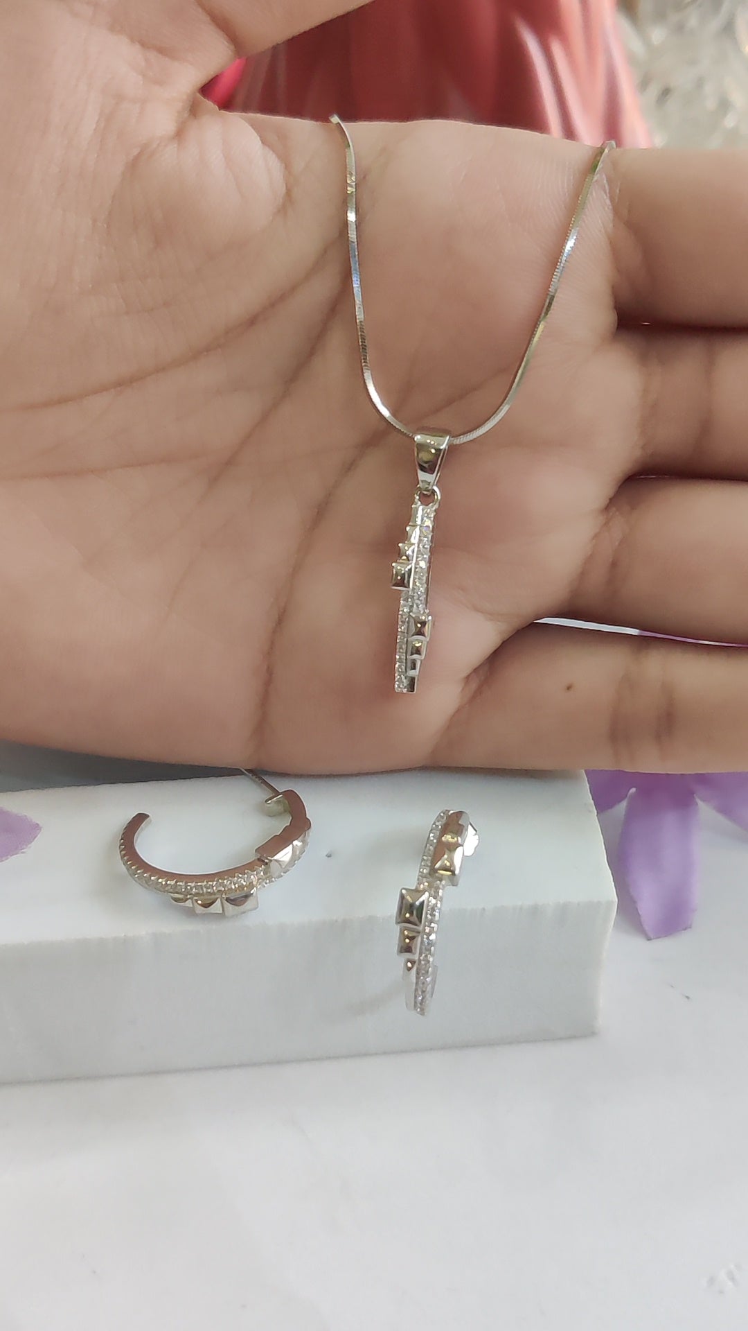 Chic & Stylish Modern Pendant Set with Half Baali