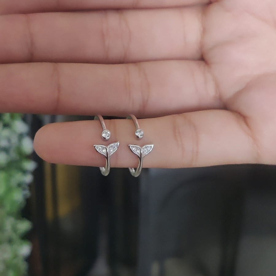 Fish Tale Toe Ring with CZ Stone – Front Open Pure Silver
