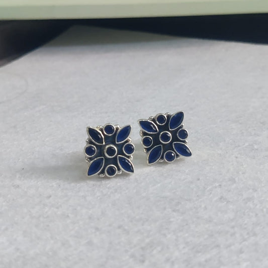 Blue sapphire cut-stone earrings in pure silver