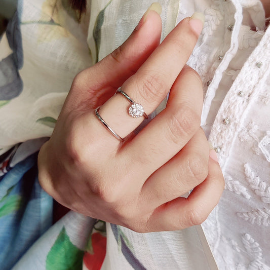 Petal Whisper – Adjustable Silver Vancy Ring