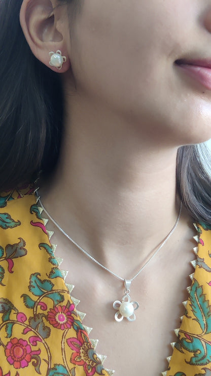 Mate Silver Floral Pearl Designer Pendant Set