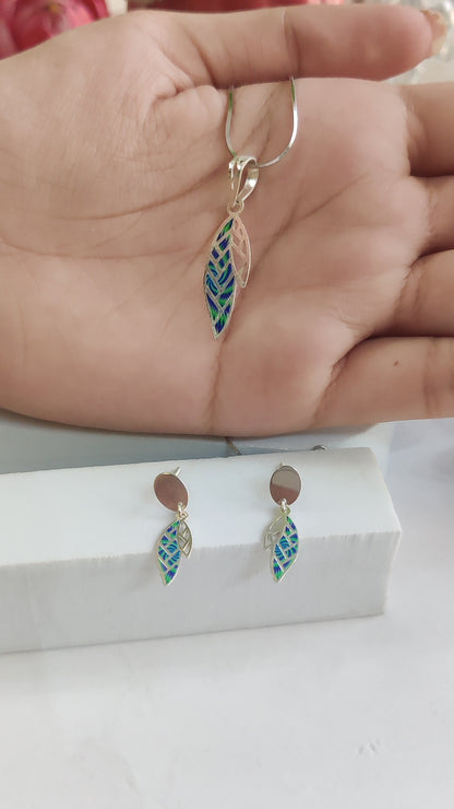 Laser-Cut Enameled Pendant Set with Screw Lock