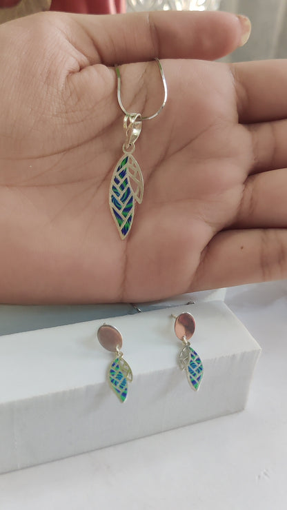 Laser-Cut Enameled Pendant Set with Screw Lock