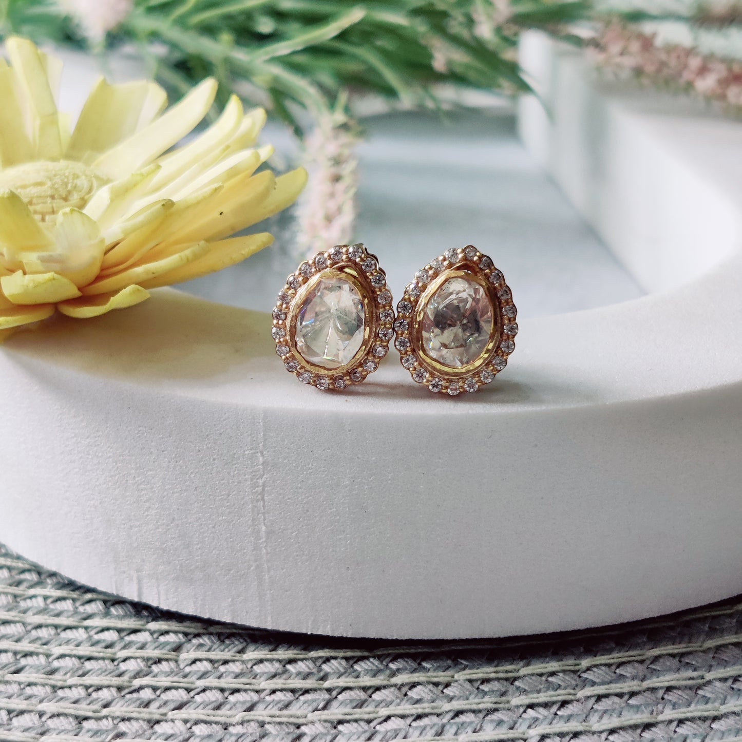 Noor – Pear-Shaped Moissanite Polki Stud Earrings