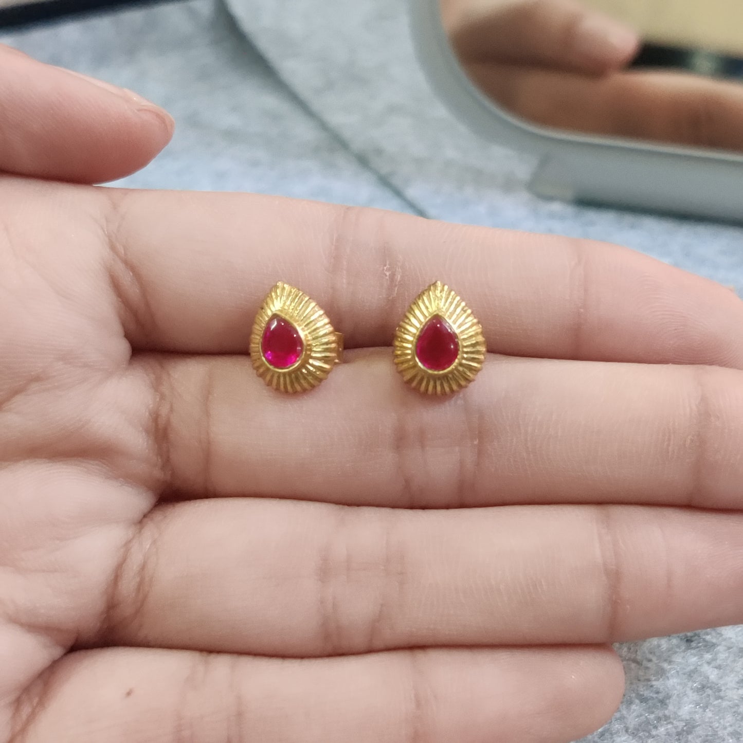 Ruhani Drop: Kundan Pear Studs
