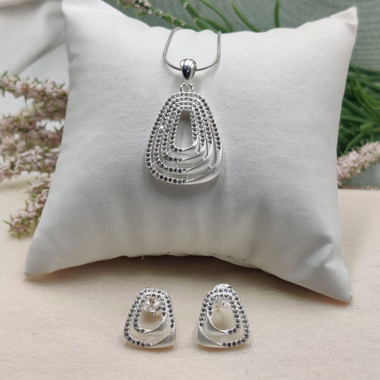 Eleganza Curve CZ Pendant Set