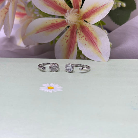Round CZ Solitaire Toe Ring – Front Open Pure Silver