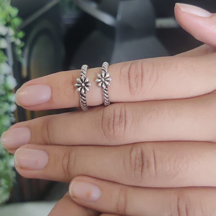 Floral Bangkok toe rings