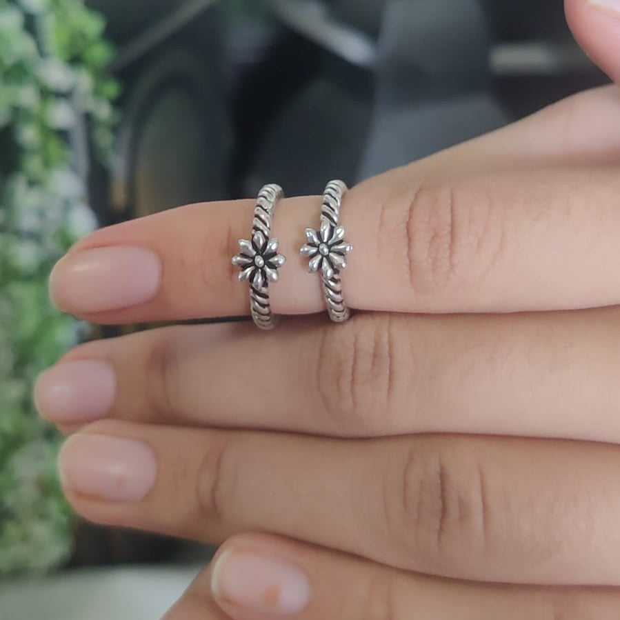 Floral Bangkok toe rings