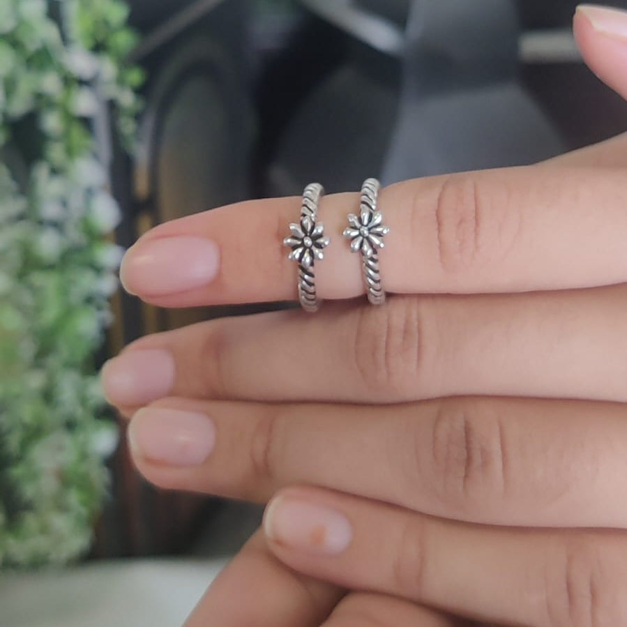 Floral Bangkok toe rings